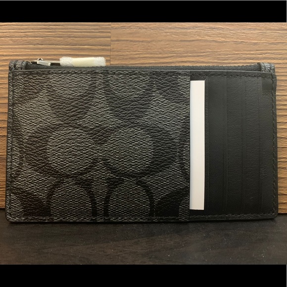 ‼️SOLD‼️COACH New Zip Card Case in Signature Canvas - Picture 2 of 9